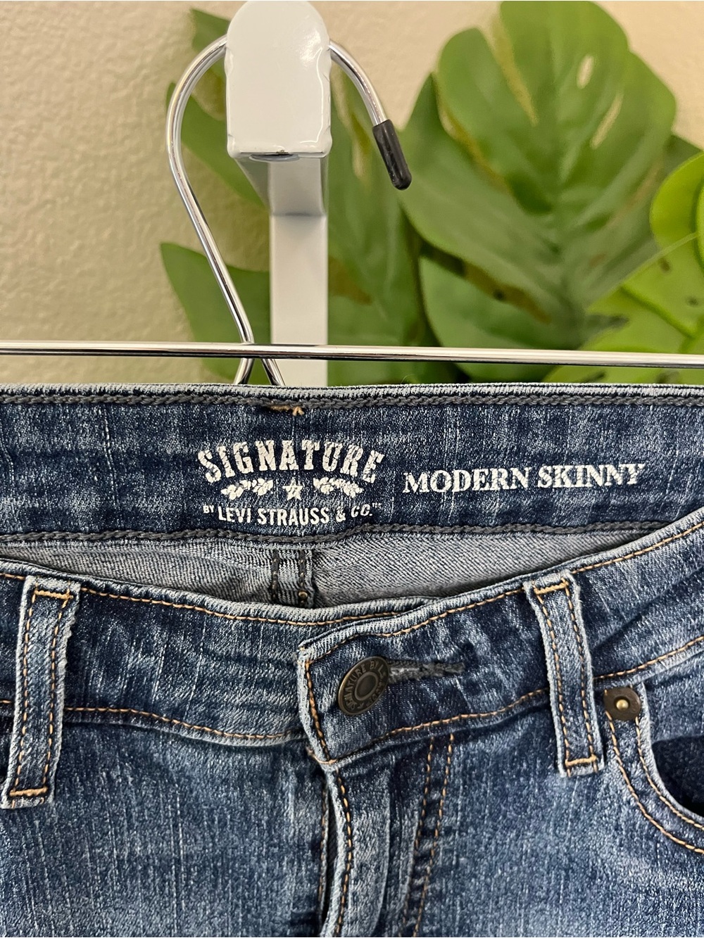 👖Signature by Levi Strauss Blue Wash Modern Skinny Jeans size 12 Medium - Picture 3 of 6